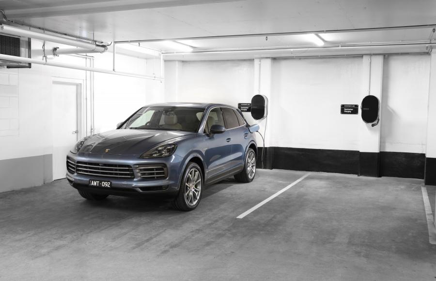  Porsche Cayenne E-Hybrid (PO536) 2018 года  (AU) (фото 4 из 12)